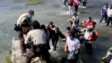 Venezolanos cruzaron el río Texas desde México hasta Estados Unidos