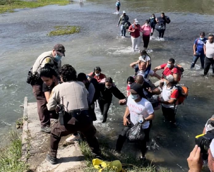 Decenas de venezolanos cruzaron el río Texas desde México hasta Estados UnidosDecenas de venezolanos cruzaron el río Texas desde México hasta Estados Unidos