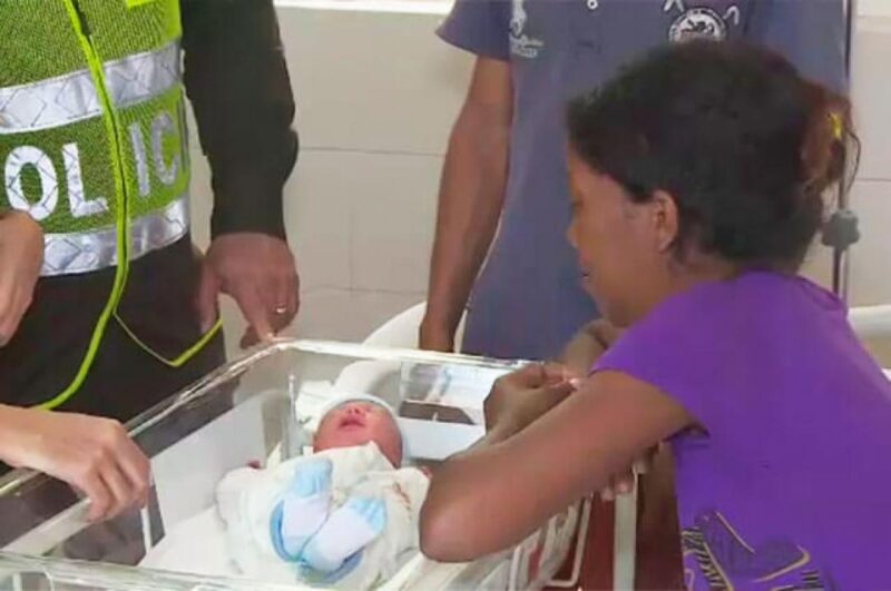 Con Ayuda De Un Patrullero Colombiano, Madre Venezolana Dio A Luz ...